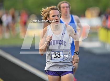Thumbnail 2 in IHSAA Sectional 17 (800 Meter) photogallery.