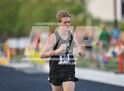 Thumbnail 2 in IHSAA Sectional 17 (800 Meter) photogallery.