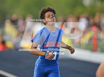 Thumbnail 2 in IHSAA Sectional 17 (800 Meter) photogallery.