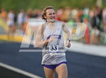 Thumbnail 2 in IHSAA Sectional 17 (800 Meter) photogallery.