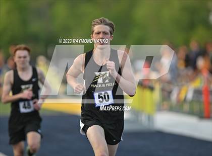 Thumbnail 2 in IHSAA Sectional 17 (800 Meter) photogallery.