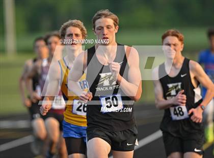 Thumbnail 1 in IHSAA Sectional 17 (800 Meter) photogallery.