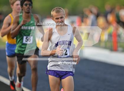 Thumbnail 2 in IHSAA Sectional 17 (800 Meter) photogallery.