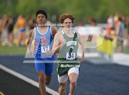 Thumbnail 1 in IHSAA Sectional 17 (800 Meter) photogallery.