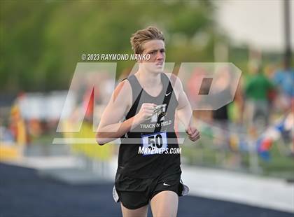 Thumbnail 1 in IHSAA Sectional 17 (800 Meter) photogallery.