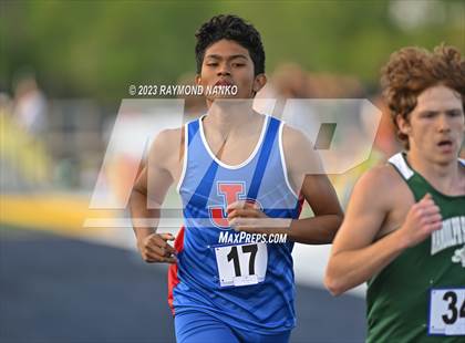 Thumbnail 2 in IHSAA Sectional 17 (800 Meter) photogallery.