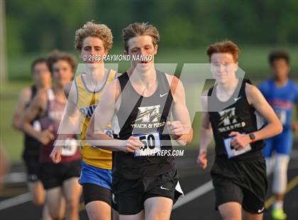 Thumbnail 2 in IHSAA Sectional 17 (800 Meter) photogallery.