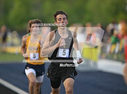 Thumbnail 2 in IHSAA Sectional 17 (800 Meter) photogallery.