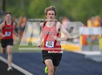 Thumbnail 2 in IHSAA Sectional 17 (800 Meter) photogallery.