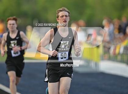 Thumbnail 2 in IHSAA Sectional 17 (800 Meter) photogallery.