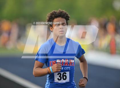 Thumbnail 2 in IHSAA Sectional 17 (800 Meter) photogallery.
