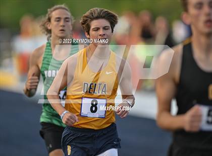 Thumbnail 1 in IHSAA Sectional 17 (800 Meter) photogallery.