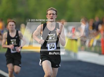 Thumbnail 1 in IHSAA Sectional 17 (800 Meter) photogallery.