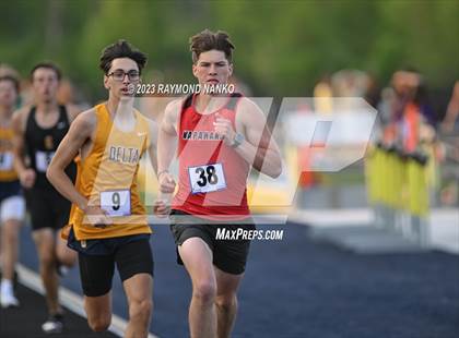 Thumbnail 2 in IHSAA Sectional 17 (800 Meter) photogallery.