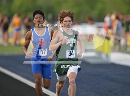 Thumbnail 2 in IHSAA Sectional 17 (800 Meter) photogallery.