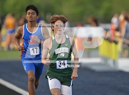 Thumbnail 2 in IHSAA Sectional 17 (800 Meter) photogallery.