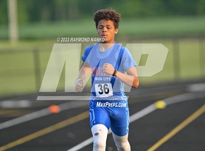 Thumbnail 2 in IHSAA Sectional 17 (800 Meter) photogallery.