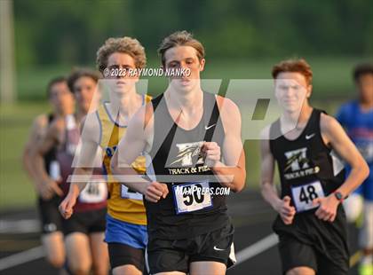 Thumbnail 3 in IHSAA Sectional 17 (800 Meter) photogallery.