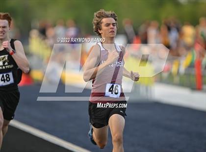 Thumbnail 1 in IHSAA Sectional 17 (800 Meter) photogallery.