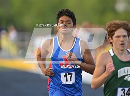 Thumbnail 1 in IHSAA Sectional 17 (800 Meter) photogallery.