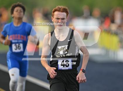 Thumbnail 1 in IHSAA Sectional 17 (800 Meter) photogallery.