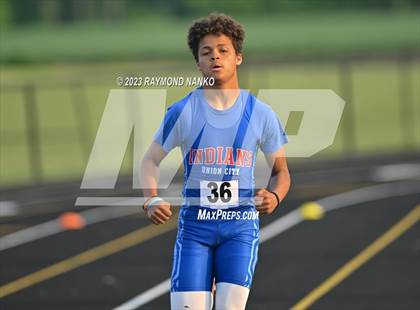 Thumbnail 2 in IHSAA Sectional 17 (800 Meter) photogallery.