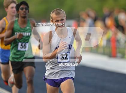 Thumbnail 3 in IHSAA Sectional 17 (800 Meter) photogallery.