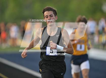 Thumbnail 2 in IHSAA Sectional 17 (800 Meter) photogallery.
