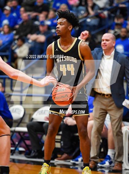 Thumbnail 2 in Lindale vs. Pittsburg (UIL 4A Region 2 Bi-District Playoff) photogallery.
