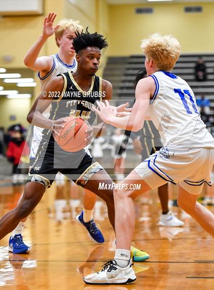Thumbnail 1 in Lindale vs. Pittsburg (UIL 4A Region 2 Bi-District Playoff) photogallery.