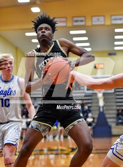 Thumbnail 2 in Lindale vs. Pittsburg (UIL 4A Region 2 Bi-District Playoff) photogallery.