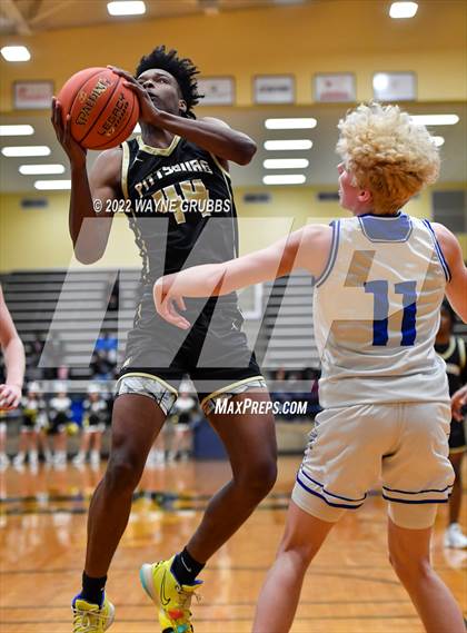 Thumbnail 1 in Lindale vs. Pittsburg (UIL 4A Region 2 Bi-District Playoff) photogallery.