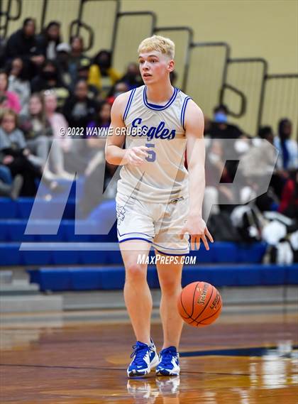 Thumbnail 2 in Lindale vs. Pittsburg (UIL 4A Region 2 Bi-District Playoff) photogallery.