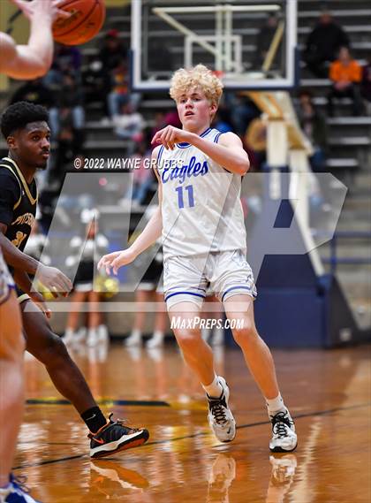Thumbnail 1 in Lindale vs. Pittsburg (UIL 4A Region 2 Bi-District Playoff) photogallery.