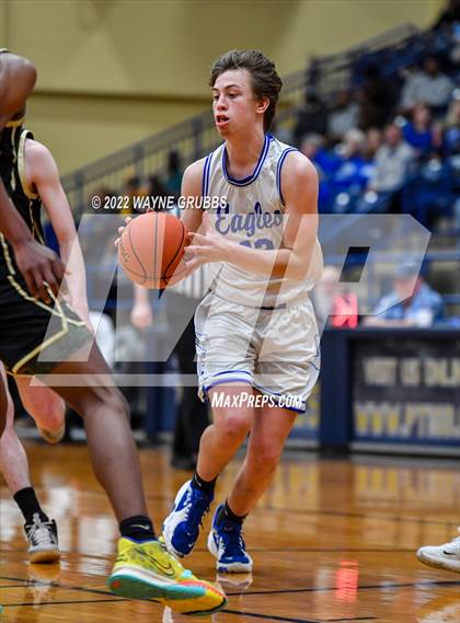 Thumbnail 3 in Lindale vs. Pittsburg (UIL 4A Region 2 Bi-District Playoff) photogallery.