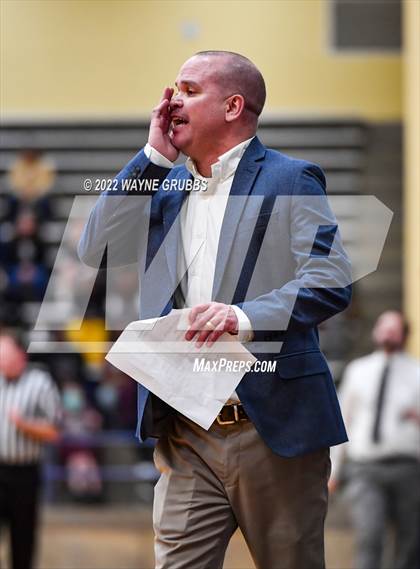 Thumbnail 3 in Lindale vs. Pittsburg (UIL 4A Region 2 Bi-District Playoff) photogallery.