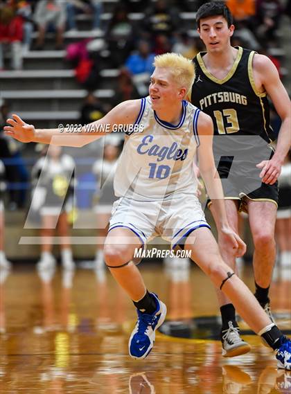 Thumbnail 3 in Lindale vs. Pittsburg (UIL 4A Region 2 Bi-District Playoff) photogallery.