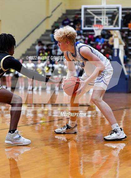 Thumbnail 1 in Lindale vs. Pittsburg (UIL 4A Region 2 Bi-District Playoff) photogallery.