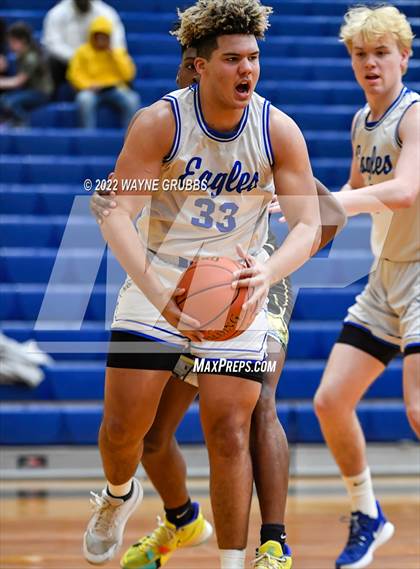 Thumbnail 3 in Lindale vs. Pittsburg (UIL 4A Region 2 Bi-District Playoff) photogallery.
