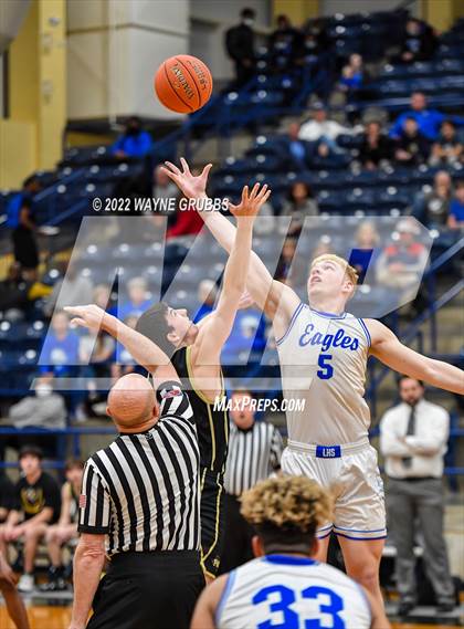 Thumbnail 3 in Lindale vs. Pittsburg (UIL 4A Region 2 Bi-District Playoff) photogallery.