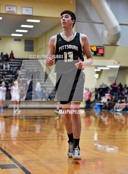 Thumbnail 1 in Lindale vs. Pittsburg (UIL 4A Region 2 Bi-District Playoff) photogallery.
