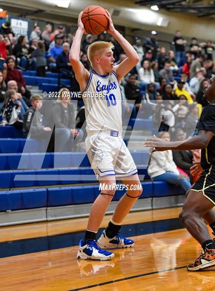 Thumbnail 1 in Lindale vs. Pittsburg (UIL 4A Region 2 Bi-District Playoff) photogallery.