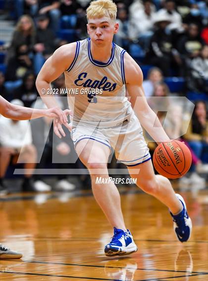 Thumbnail 1 in Lindale vs. Pittsburg (UIL 4A Region 2 Bi-District Playoff) photogallery.