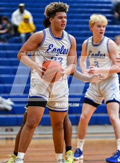 Thumbnail 1 in Lindale vs. Pittsburg (UIL 4A Region 2 Bi-District Playoff) photogallery.