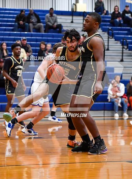 Thumbnail 2 in Lindale vs. Pittsburg (UIL 4A Region 2 Bi-District Playoff) photogallery.