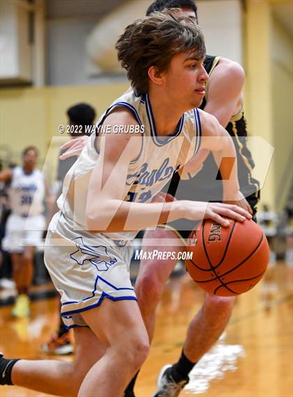 Thumbnail 2 in Lindale vs. Pittsburg (UIL 4A Region 2 Bi-District Playoff) photogallery.