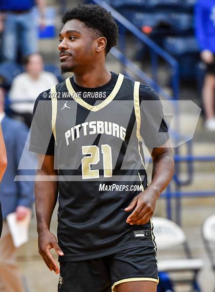 Thumbnail 3 in Lindale vs. Pittsburg (UIL 4A Region 2 Bi-District Playoff) photogallery.