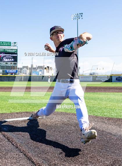 Thumbnail 2 in Maple Mountain vs. Salem Hills (UHSAA 5A Bracket Play) photogallery.