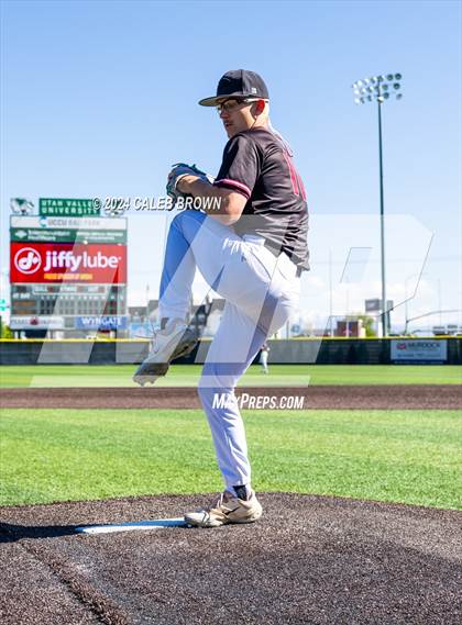 Thumbnail 1 in Maple Mountain vs. Salem Hills (UHSAA 5A Bracket Play) photogallery.