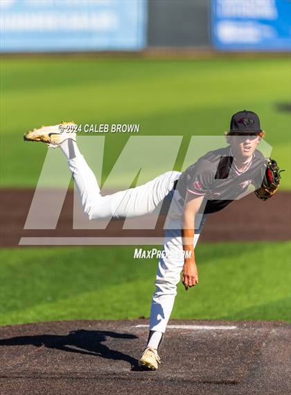 Thumbnail 2 in Maple Mountain vs. Salem Hills (UHSAA 5A Bracket Play) photogallery.